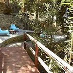 Andros Escape * Korthio